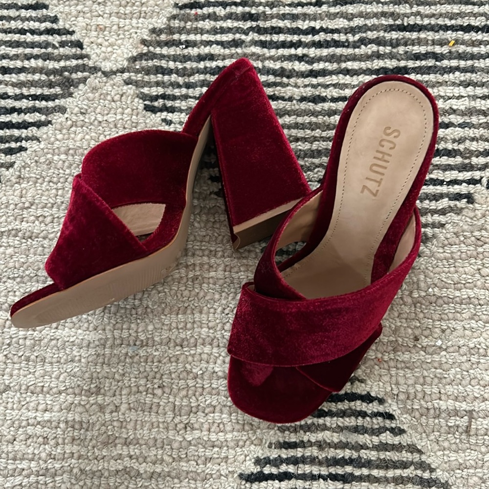 Schultz  velvet heels nwob